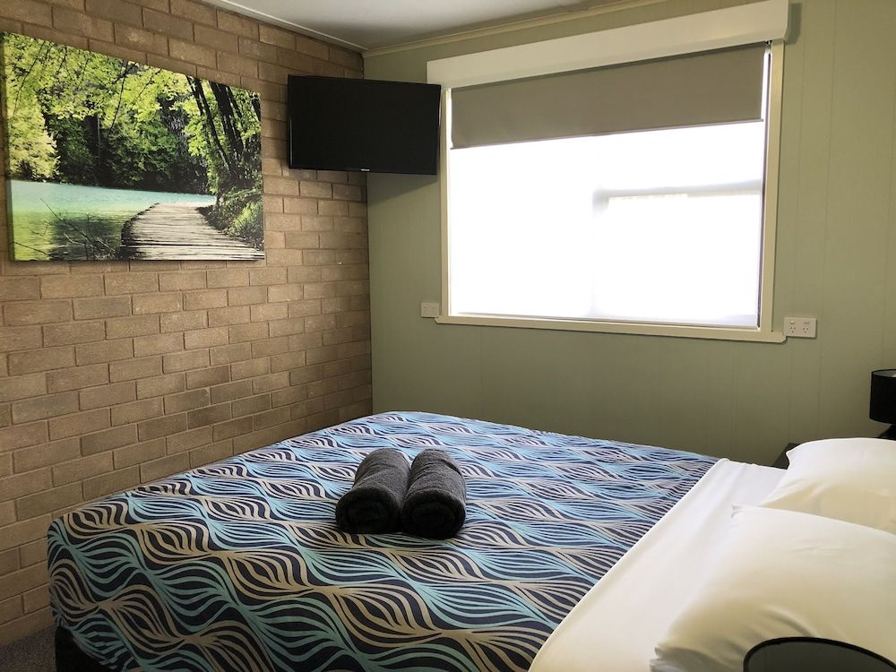 Acacia Caravan Park Comfort Apartment, 1 Queen Bed