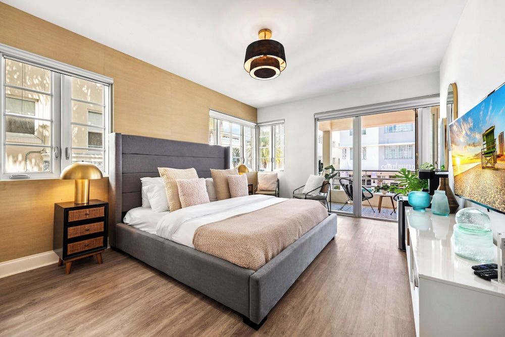 undefined Luxuri Suites