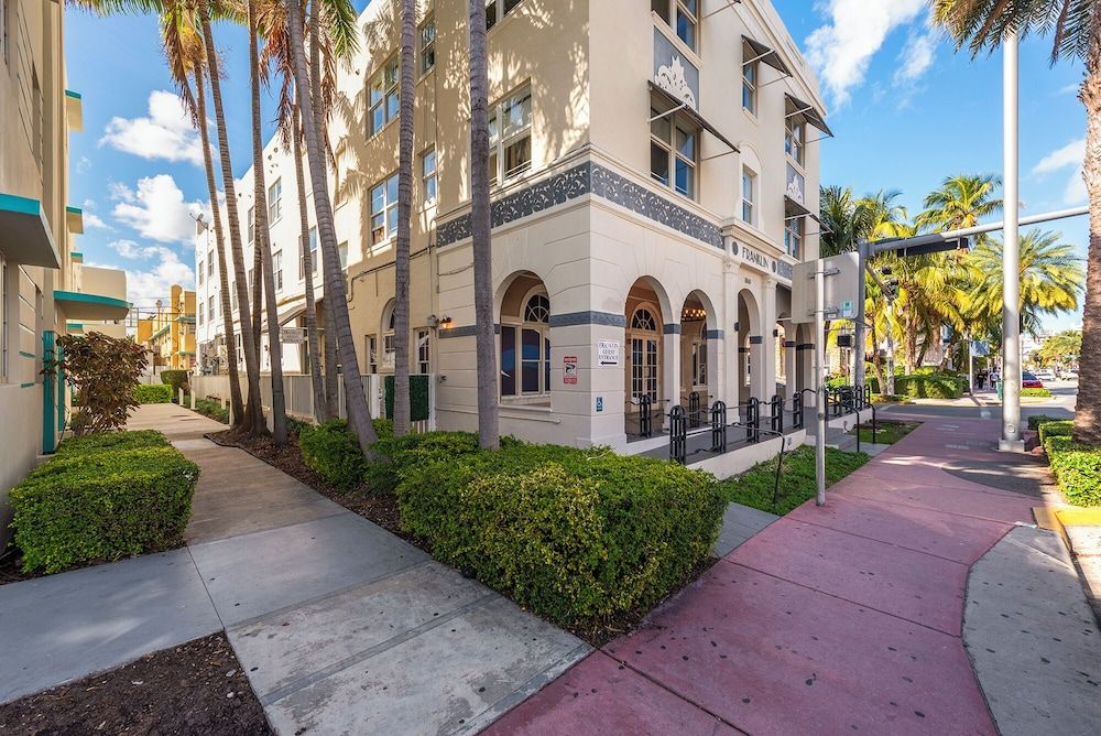 undefined Luxuri Suites 5