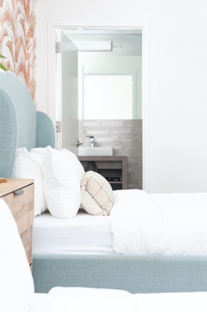 undefined Luxuri Suites 7