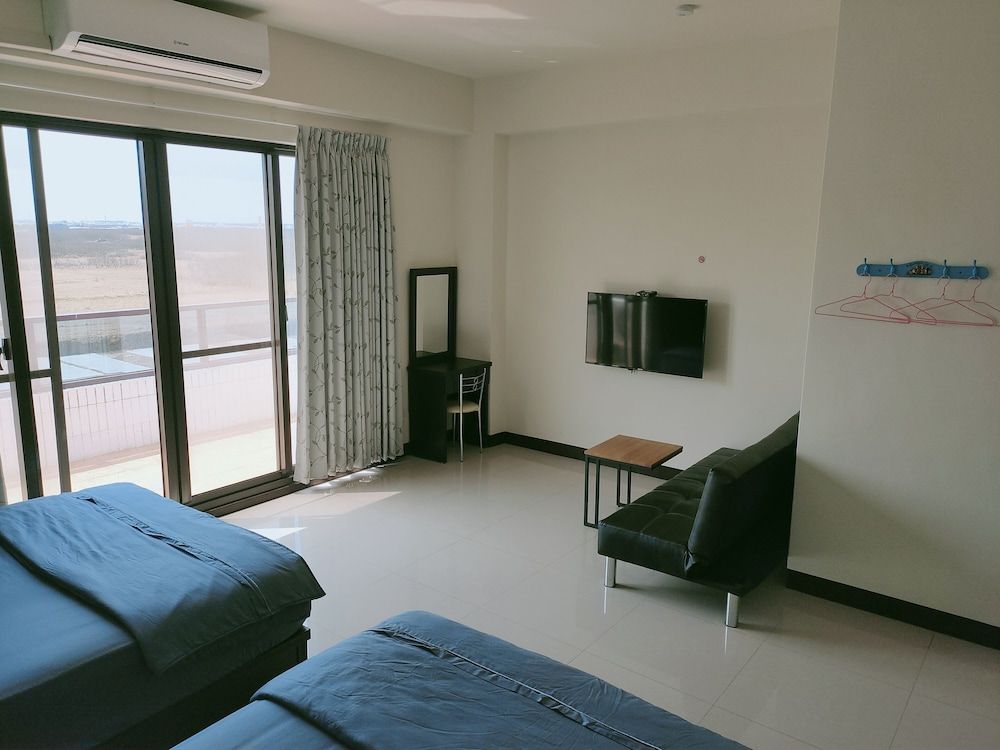 Quadruple Room, Ocean View (301)