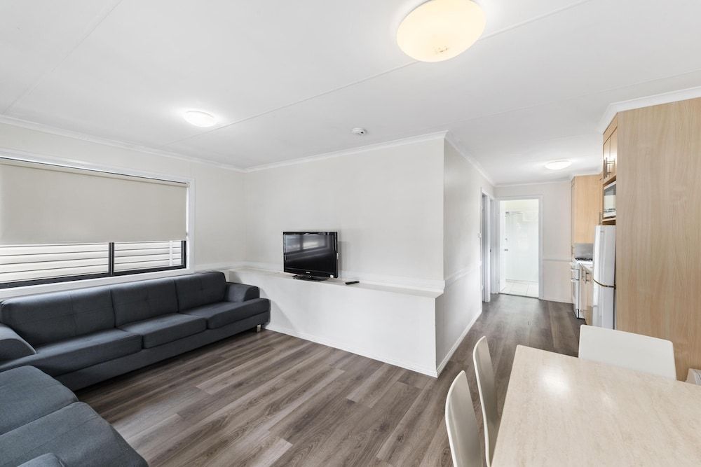 BIG4 Ingenia Holidays Wagga Wagga Superior Deluxe Cabin (2BR) - 6B 4