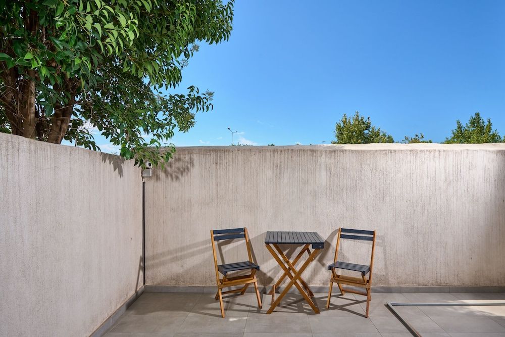 Elephant Suites Standard Suite 7