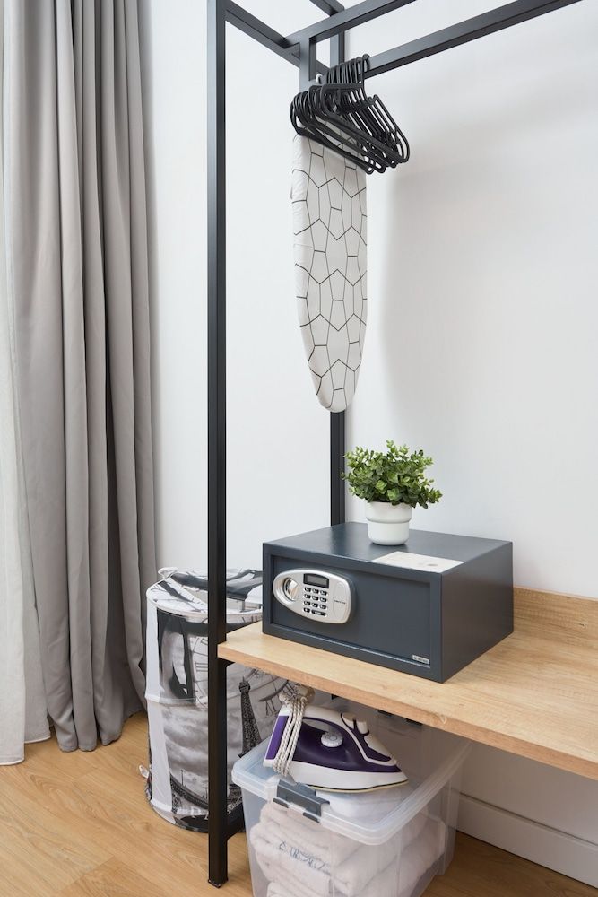 Elephant Suites Standard Suite 11