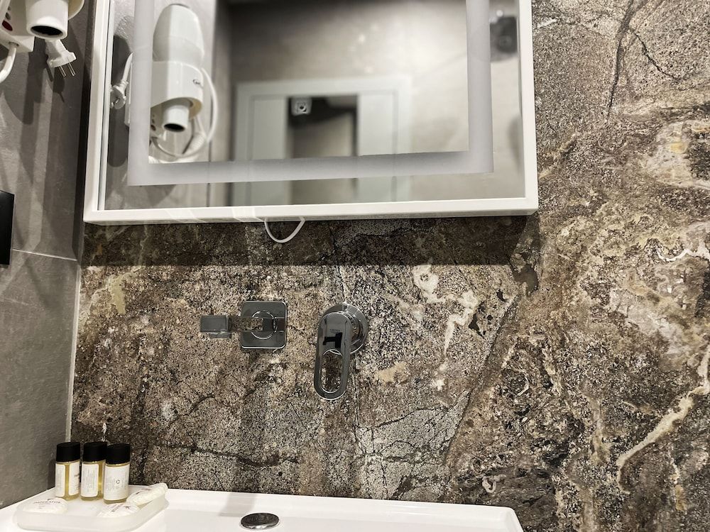 Imperator Hotel Twin Room 10