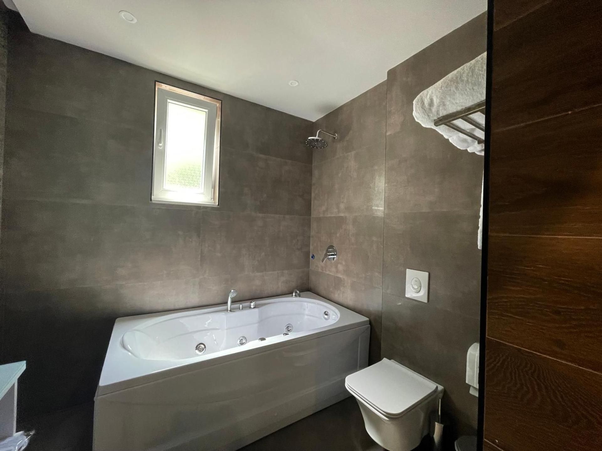 Triple Room with Jacuzzi