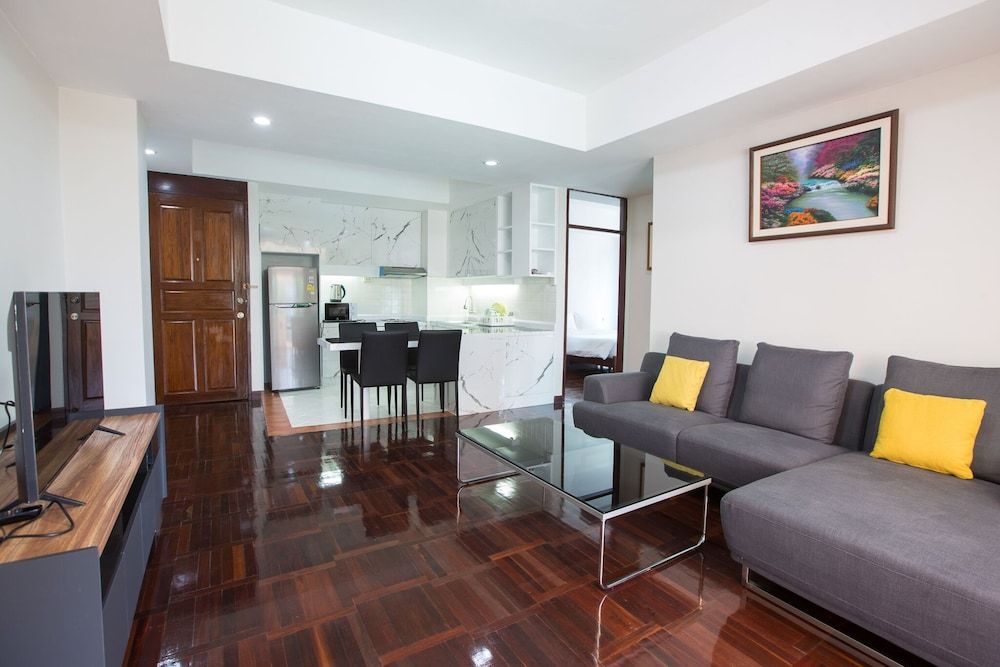 undefined Le Vanvarothai Saladaeng Residence 4