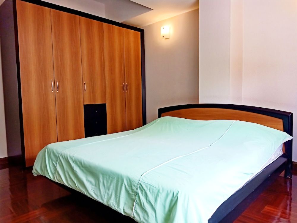 Le Vanvarothai Saladaeng Residence 2 Bedrooms 3