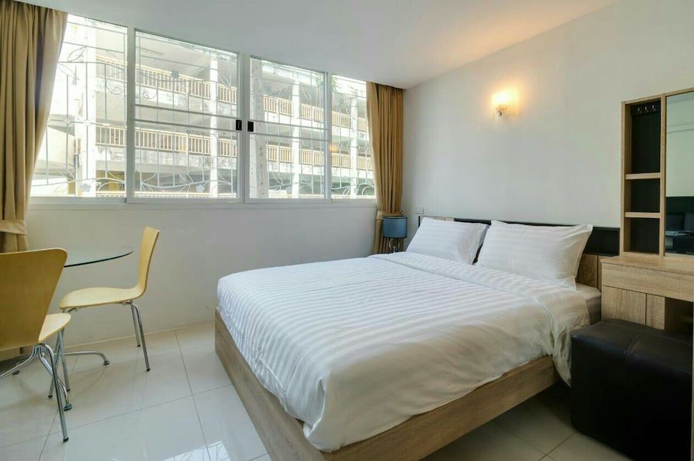 undefined Le Vanvarothai Saladaeng Residence 5