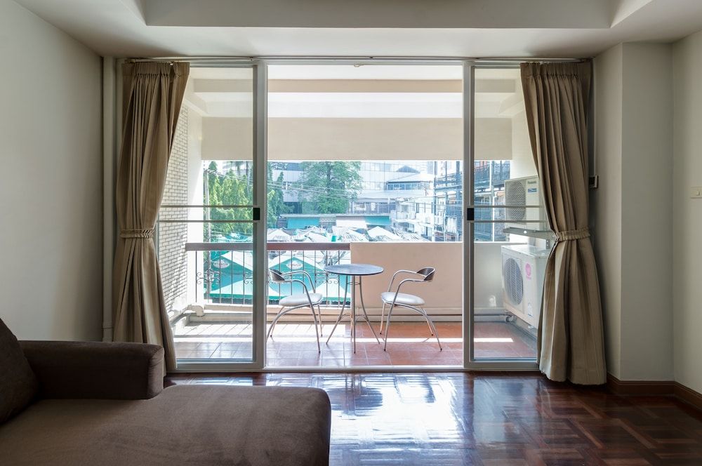 Le Vanvarothai Saladaeng Residence 2 Bedrooms 12