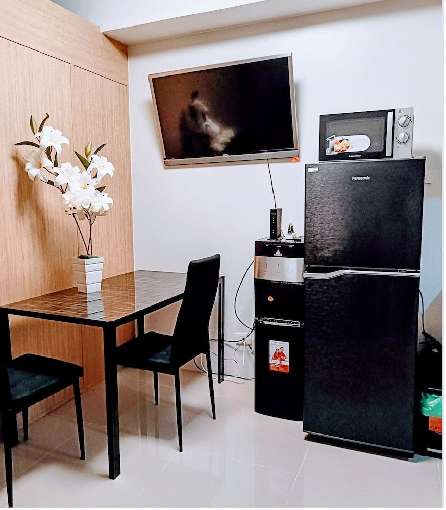 THE PROMENADE - SM North Edsa QC Manila Comfort Condo, 1 Bedroom, City View 9