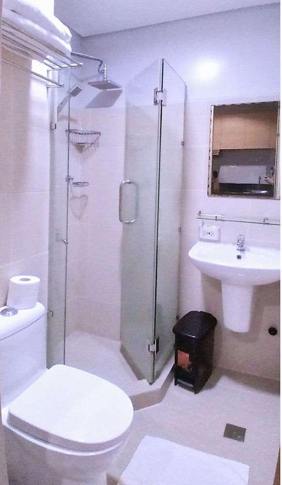 THE PROMENADE - SM North Edsa QC Manila Comfort Condo, 1 Bedroom, City View 3