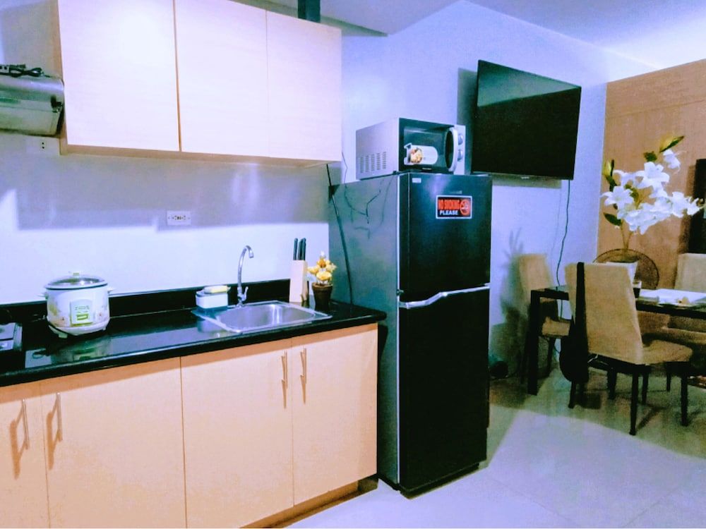 THE PROMENADE - SM North Edsa QC Manila Comfort Condo, 1 Bedroom, City View 6