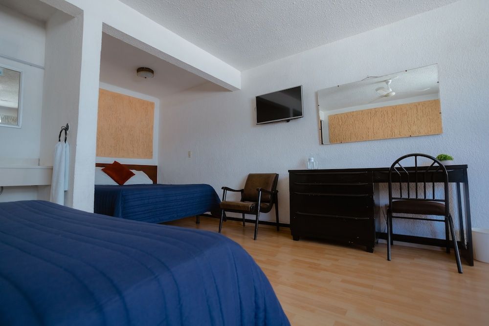 Hotel Zacatecas Courts Family Triple Room 4