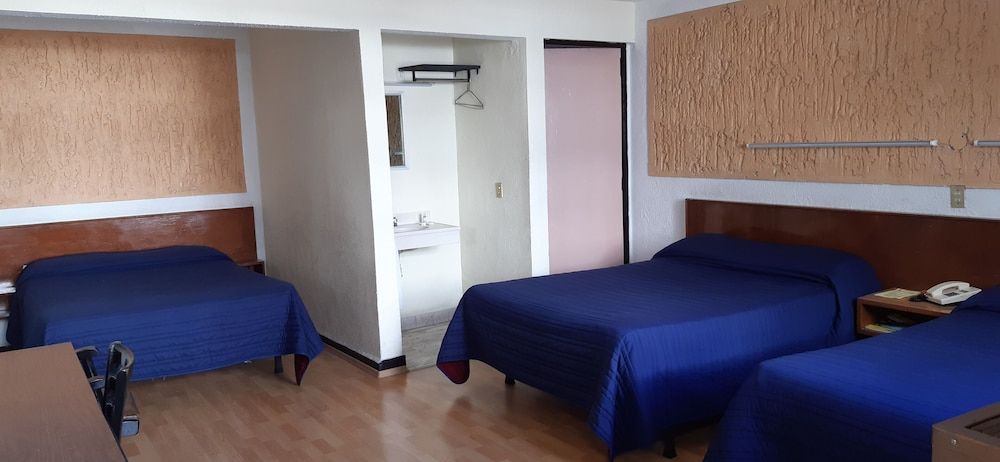 Hotel Zacatecas Courts Family Triple Room 2