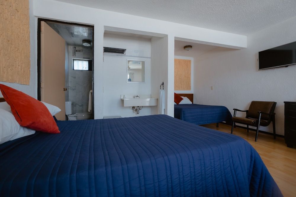 Hotel Zacatecas Courts Family Triple Room 5