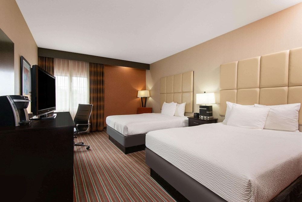 Room, 2 Queen Beds, Accessible, Non Smoking (Mobility/Hearing Tub w/Grab bars)