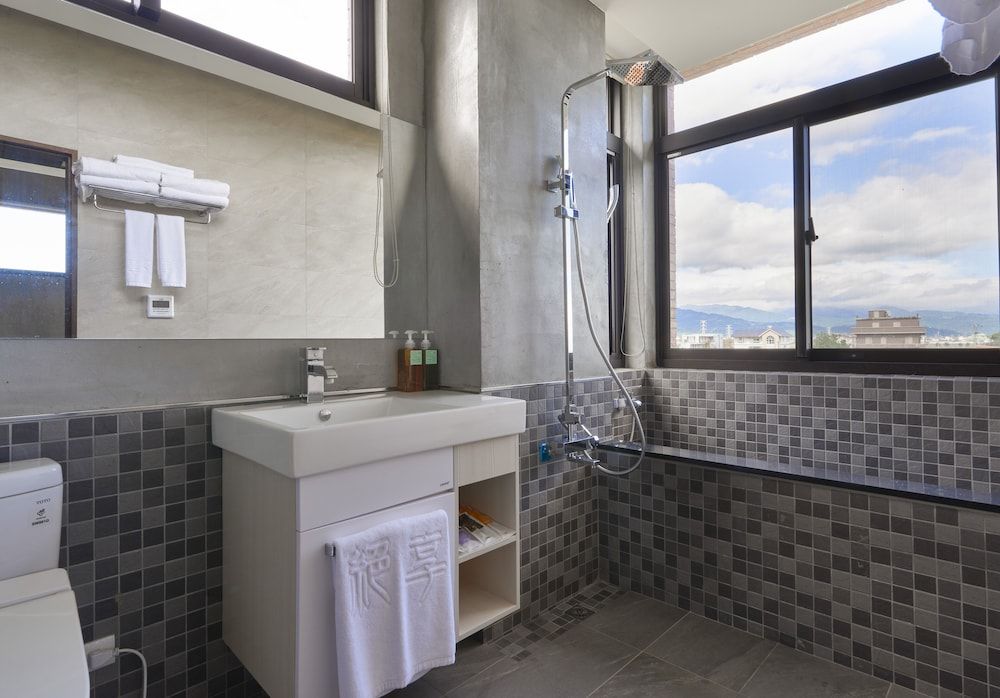 Enjoy Sanheyuan Quadruple Room 5