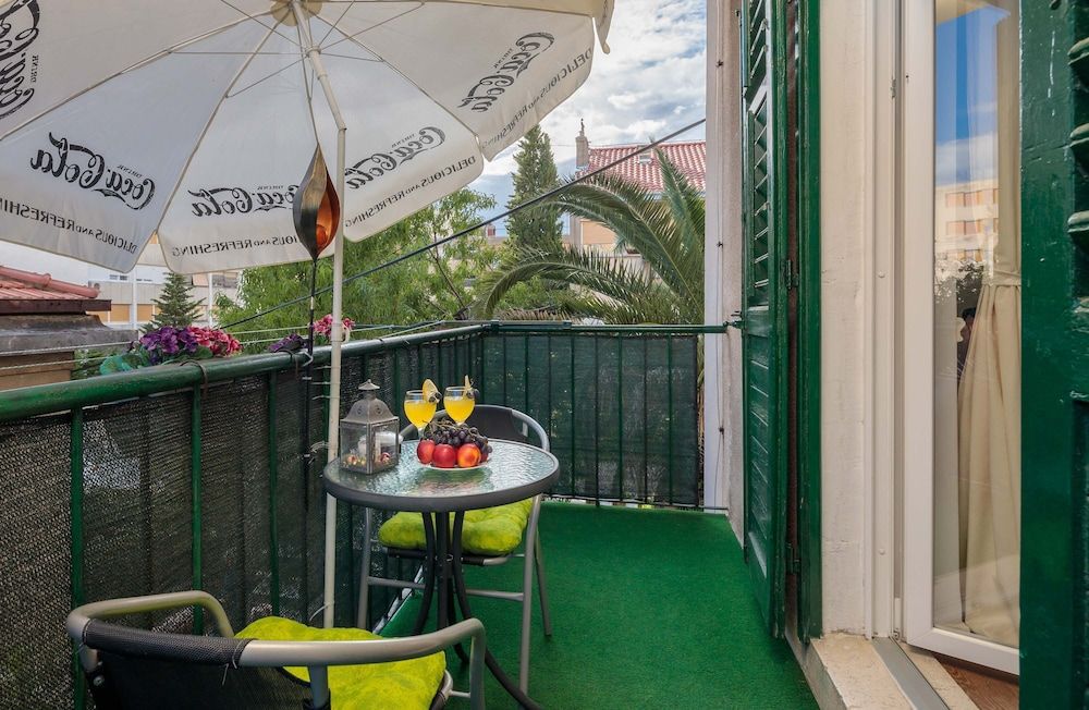 Apartment design by Helena Deluxe Apartment, 2 Bedrooms, Balcony 15