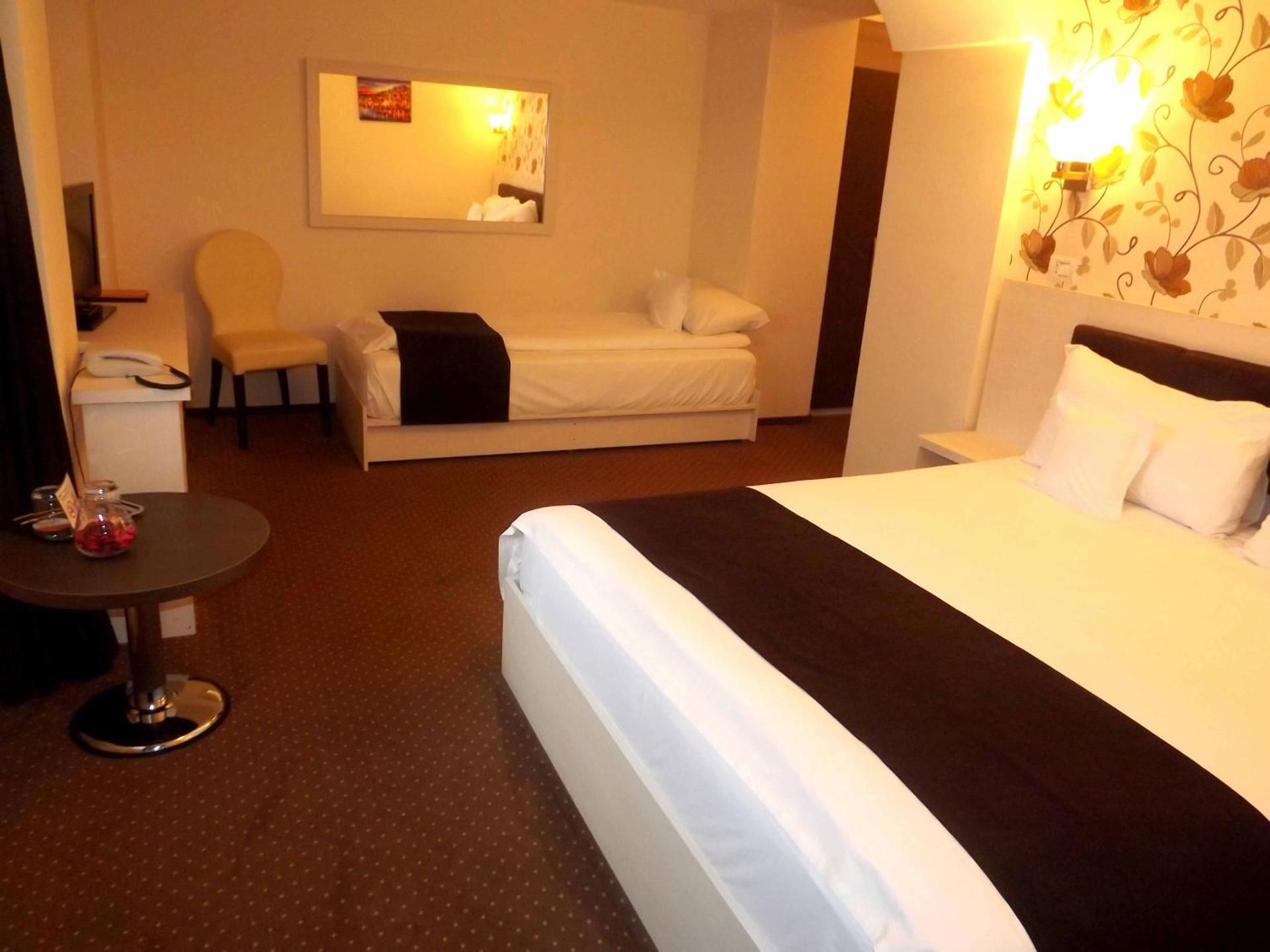 undefined West Plaza Hotel 8