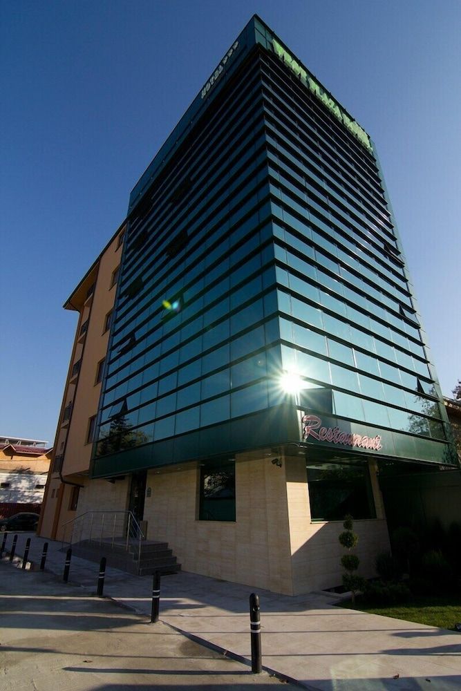 undefined West Plaza Hotel 4