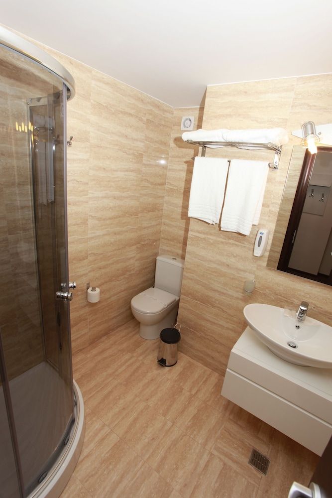 undefined West Plaza Hotel 7