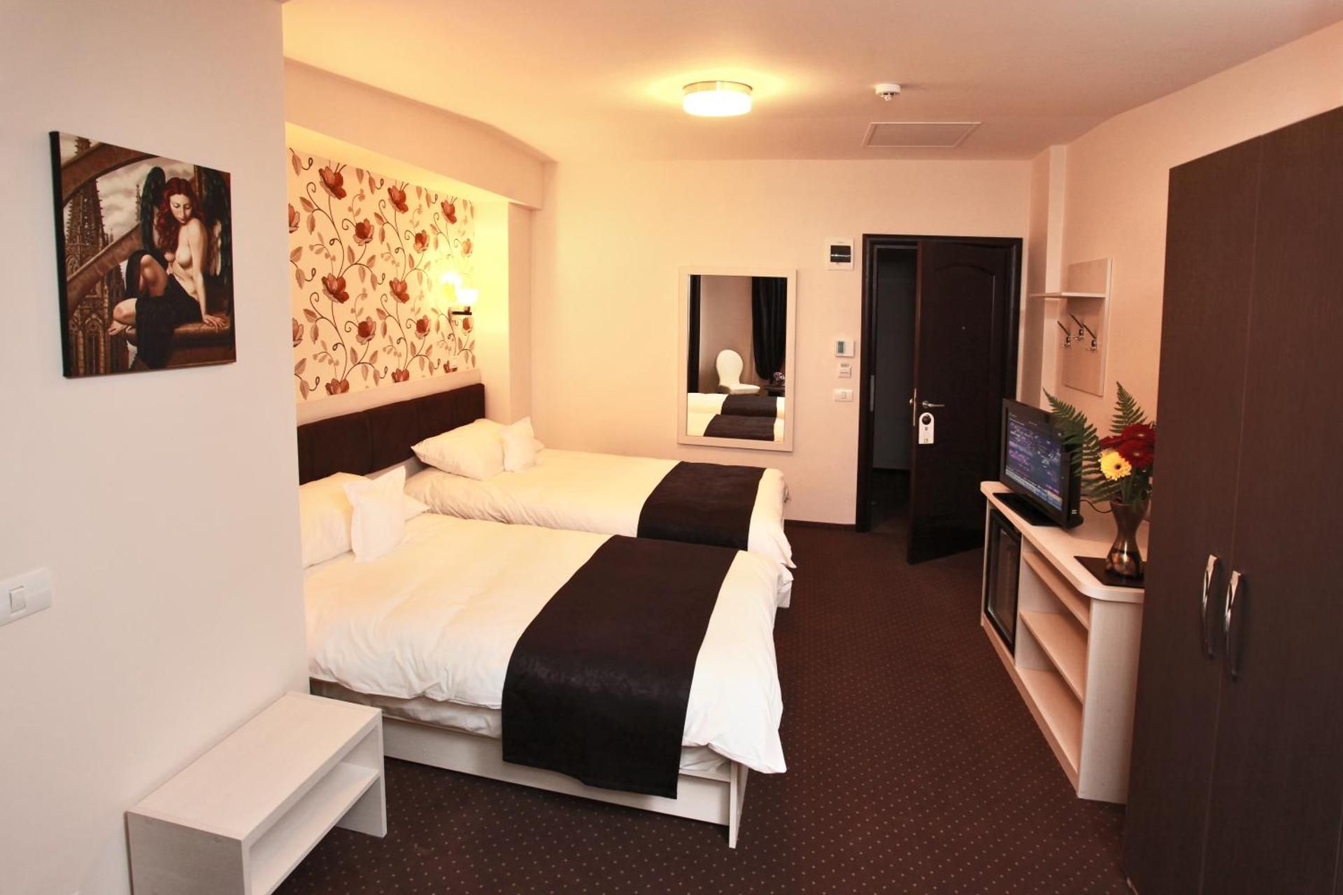 undefined West Plaza Hotel 10