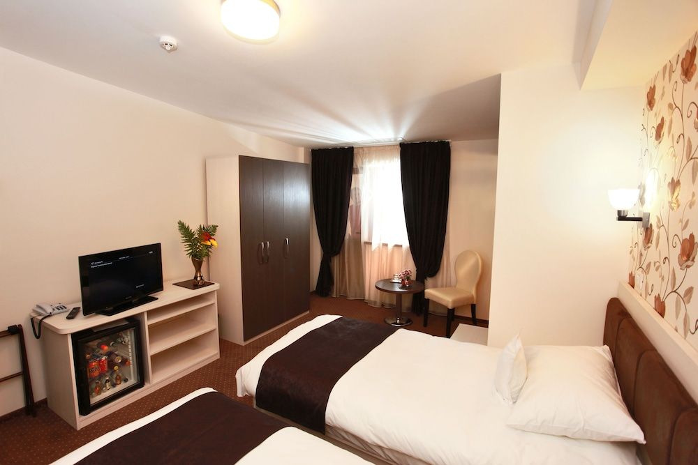 West Plaza Hotel Standard Twin Room, Non Smoking 3