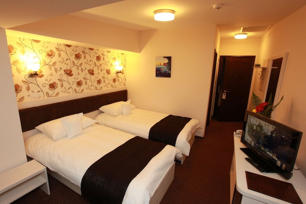 West Plaza Hotel Standard Twin Room, Non Smoking 4