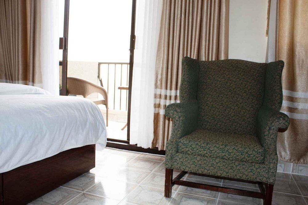 Okapi Hotel Standard Double Room 2