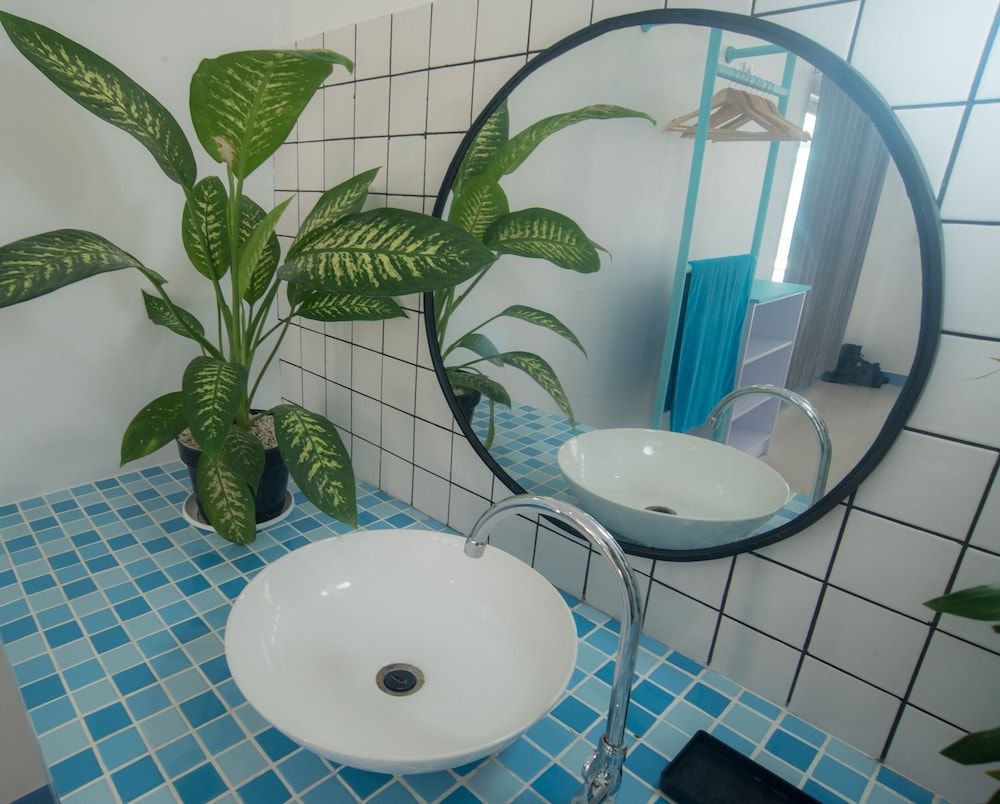 Mad Monkey Kuta Lombok - Hostel Standard Double Room 7