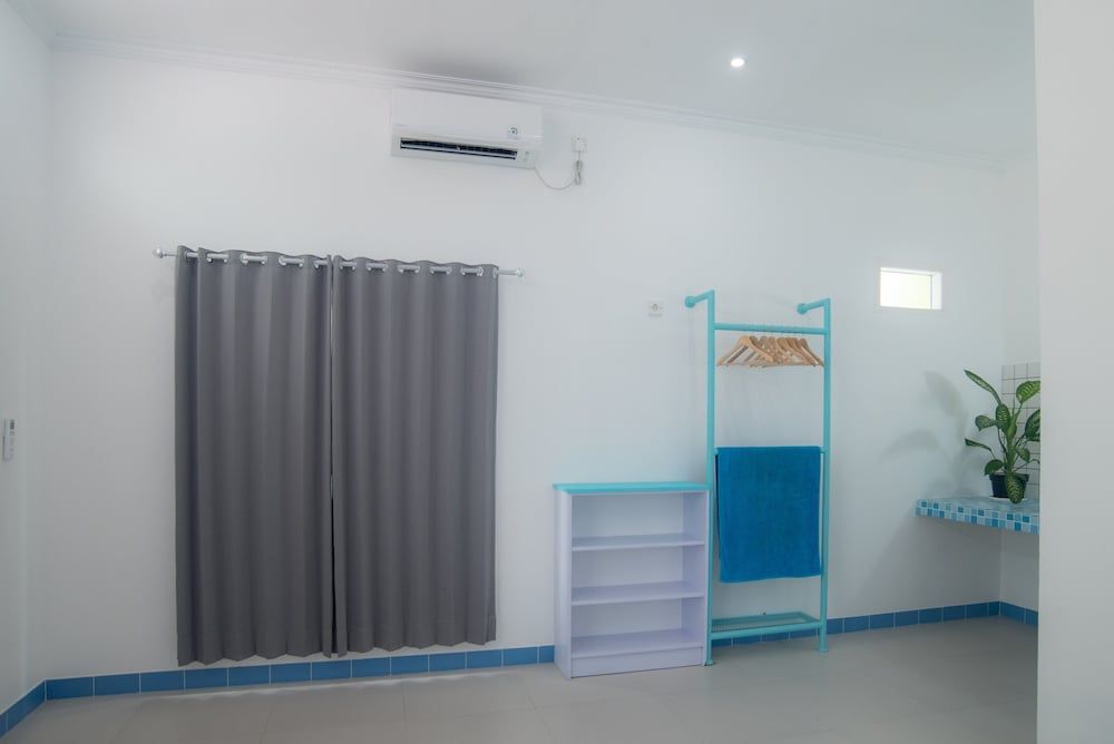 Mad Monkey Kuta Lombok - Hostel Standard Double Room 10