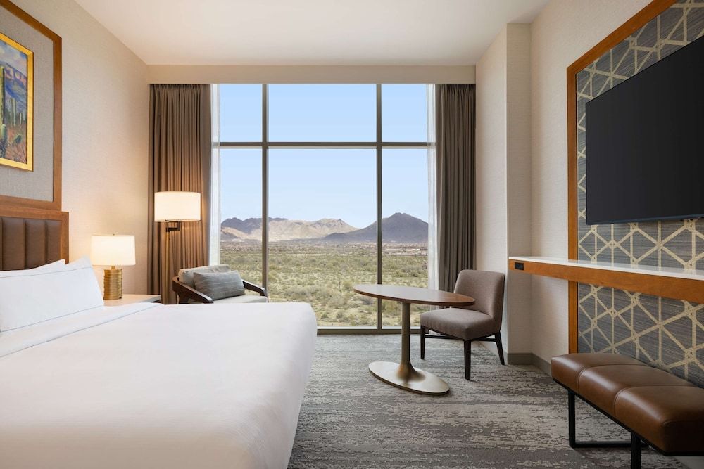 Suite, 1 King Bed, Mountain View