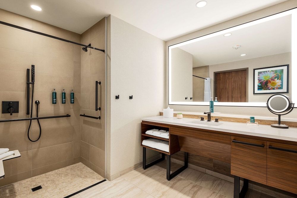 Room, 2 Queen Beds, Accessible (Roll-In Shower)