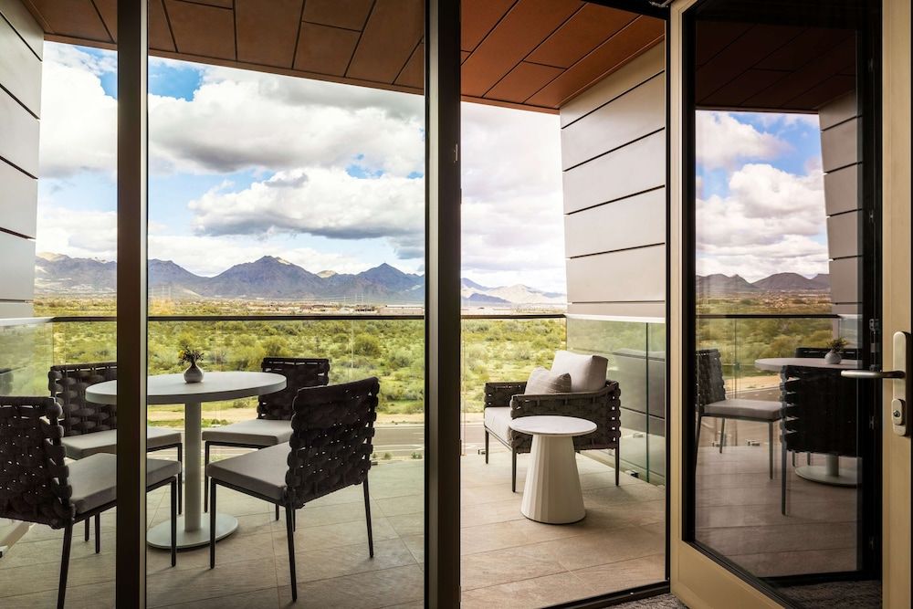 Room, 1 King Bed, Balcony, Mountain View