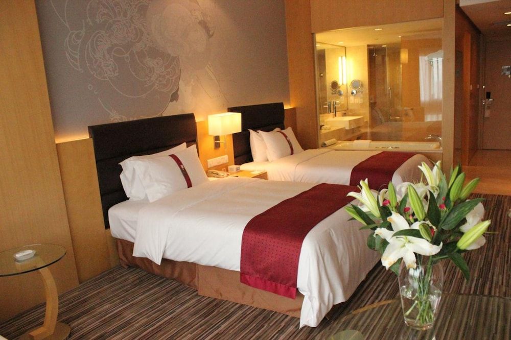 Standard Room, 2 Double Beds (High Floor)