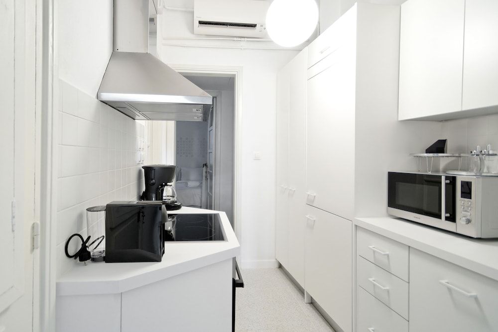 Art in Athens Suite Deluxe Apartment, 4 Bedrooms, Private Bathroom, Ground Floor 26