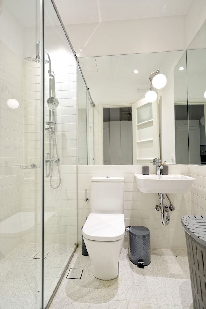 Art in Athens Suite Deluxe Apartment, 4 Bedrooms, Private Bathroom, Ground Floor 19