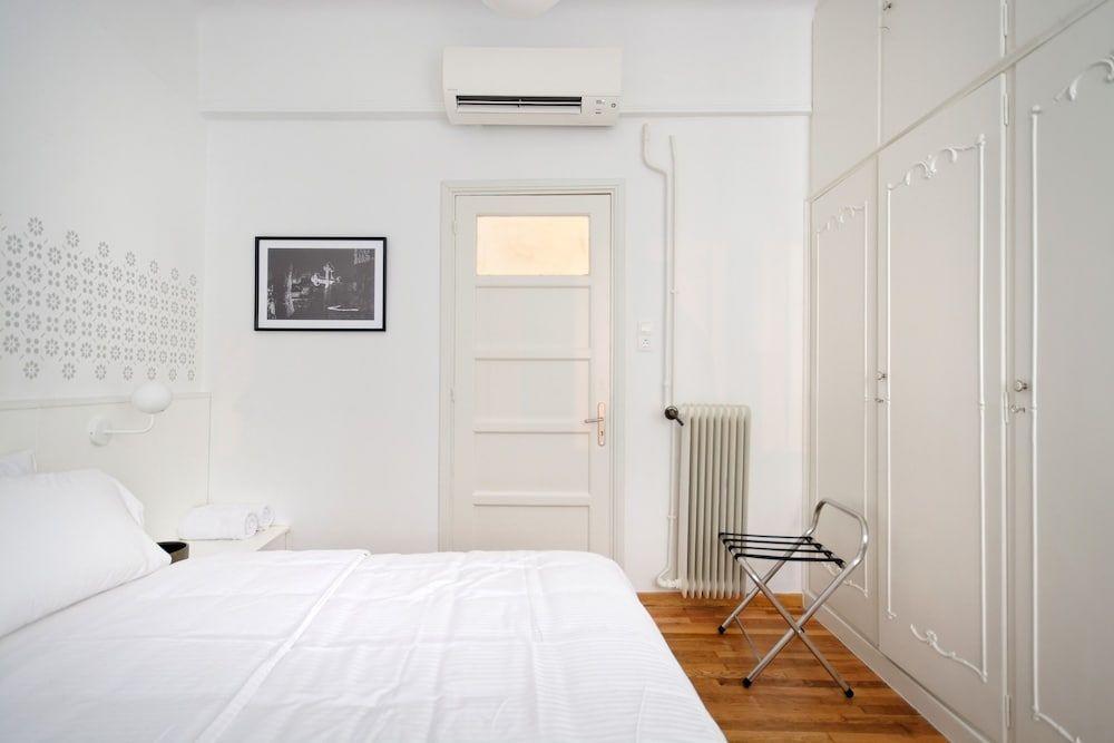 Art in Athens Suite Deluxe Apartment, 4 Bedrooms, Private Bathroom, Ground Floor 7