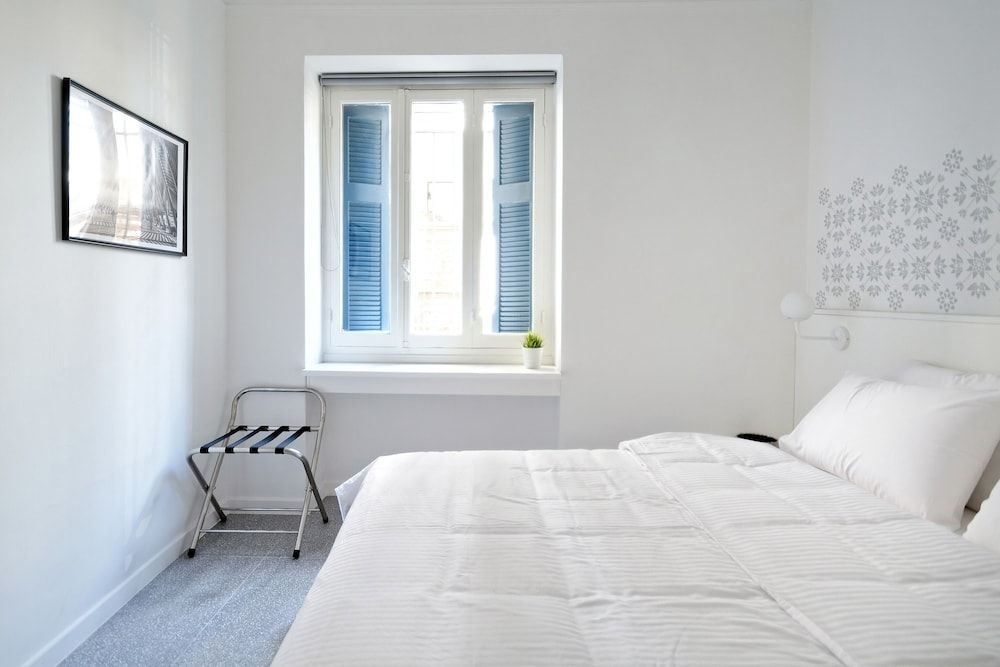 Art in Athens Suite Deluxe Apartment, 4 Bedrooms, Private Bathroom, Ground Floor 9