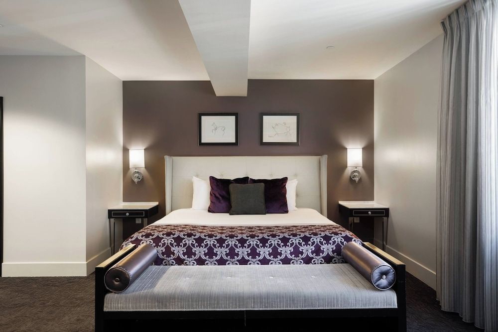 Room, 1 King Bed, Corner