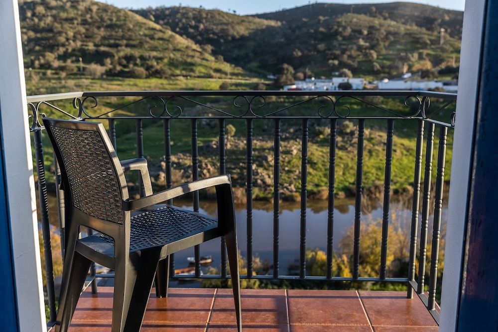 Beira Rio Comfort Double or Twin Room, River View 8