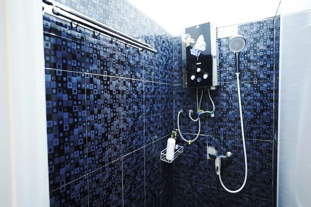 Saung Balibu Hotel Family Room 9