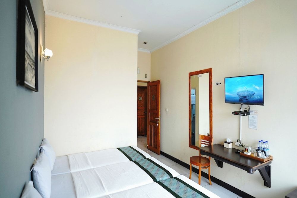 Saung Balibu Hotel Deluxe Room 10