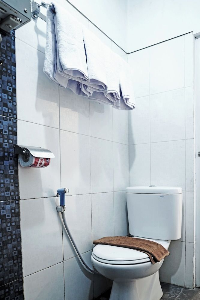 Saung Balibu Hotel Deluxe Room 6