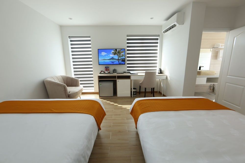 EX Da Nang Luxury Deluxe Twin City view with window 5