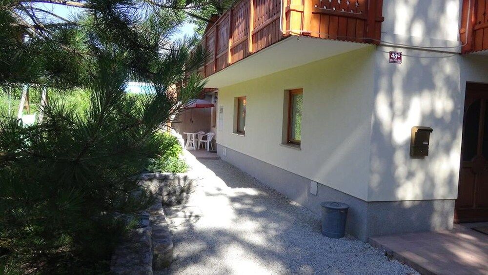 undefined Apartments Valant 4