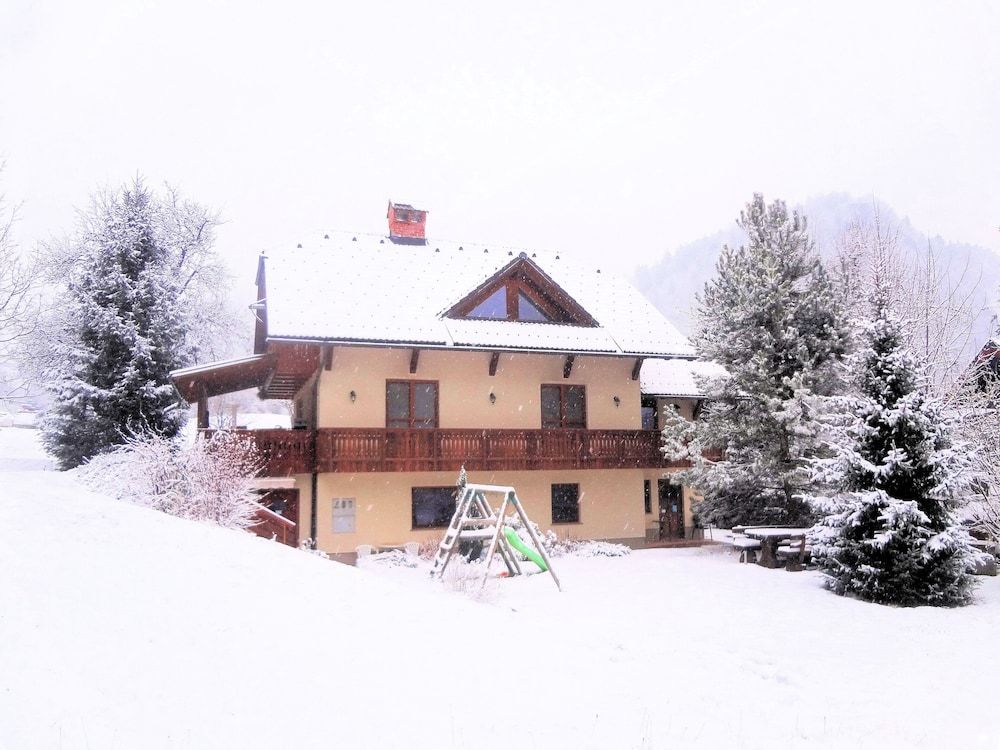 undefined Apartments Valant 7