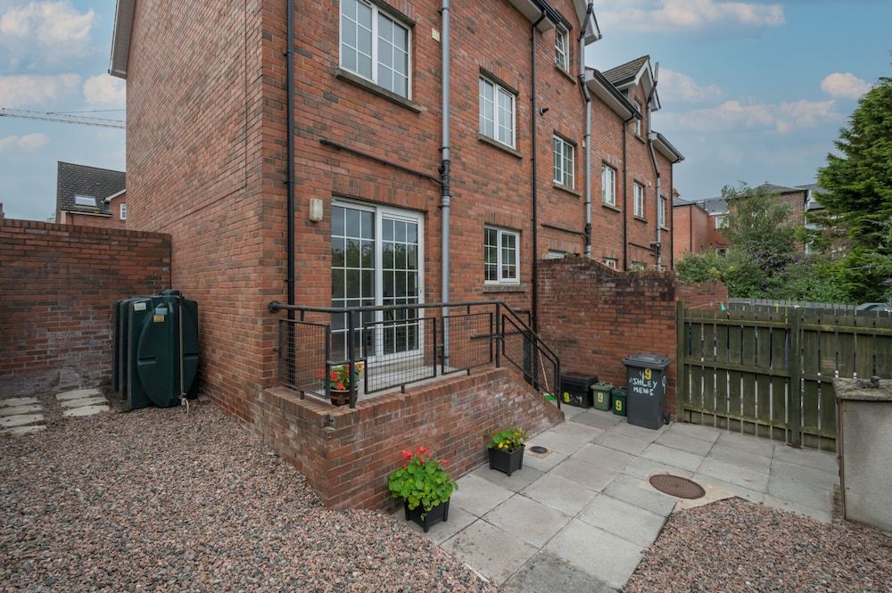 undefined Central Belfast Apartments: Ashley Mews 3