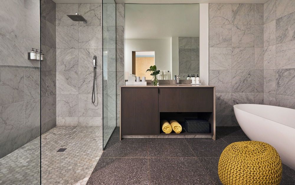 Twin Palms Resort - A Gay Men's Resort King Suite with One-Bedroom 2